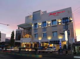 Mega Permata Hotel，位于Padangsidempuan的带按摩浴缸的酒店