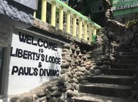 Liberty's Community Lodge and Diving，位于杜马格特的酒店