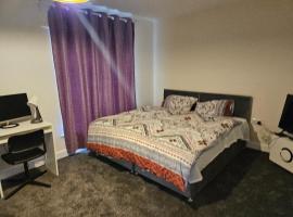1 Bedroom en suite ASHLAND, Milton keynes，位于Fenny Stratford的公寓
