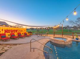 Stunning Pool Overlooking Golf Course & Game Room，位于圣安东尼奥Morgan's Wonderland附近的酒店