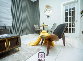 2-BEDRM URBAN Elegance at The Rosedale Apartments，位于阿克拉的酒店