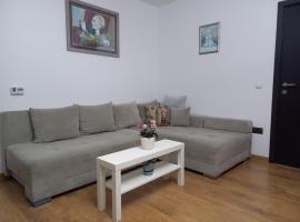 2BR Airport Accommodation W Free Private Parking，位于Surčin的酒店