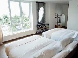 Beachfront 70 sqm Premier Sea View and Pool View Family Room FREE DISNEY PLUS