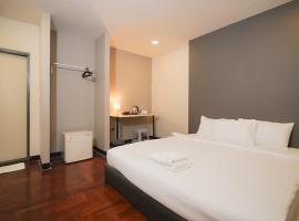 GO INN Silom - BTS Saint Louis โกอินน์ สีลม - สถานีรถไฟฟ้าเซนต์หลุยส์，位于Yan Nawa的酒店