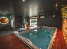 Love gite avec Spa nage privatif et espace coquin - Le Secret de l'Elixir，位于Argentré-du-Plessis的酒店