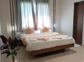 Hotel Om Residency Mhaisal Road Miraj，位于Miraj的酒店