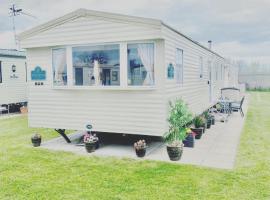 Static Caravan Marine Holiday Park，位于拉尔的酒店