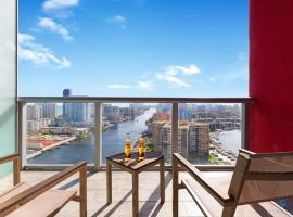Infinite View with Balcony,Pool plus Near Beach，位于哈兰代尔海滩的公寓