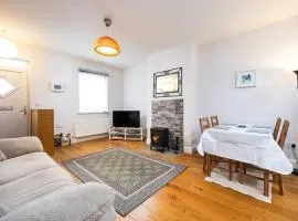 Super 2-Bed House 5 min to Harcourt Tram Stop