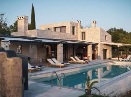 Villa Stratos Corfu -private pool and hot tub，位于科孚镇的Spa酒店