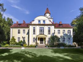 Pałac Nieznanice Zabytek Gościnny ze SPA，位于Nieznanice的乡村别墅