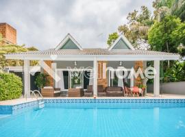 Casa com piscina a 10 minutos da praia em Bertioga，位于圣劳伦斯海滨的酒店