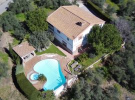 Casa Lo Pinto Private Pool Villa South of El Torcal，位于拉霍亚的乡间豪华旅馆