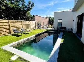Détente et Plaisir : Villa Moderne avec Piscine