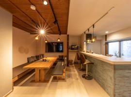 HIDA TAKAYAMA BASE - Traditional Japanese Garage House with Private Sauna，位于高山的酒店