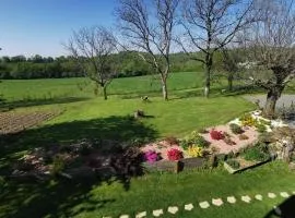 Gîte dans ancien corps de ferme à 5mn de Pompadour