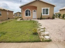 Finest Accommodation Phoenix Park Phase 4 Lot # 1348 Portmore St Catherine