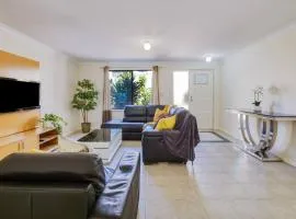 Belmont Comfort - Central and Light-filled Stay