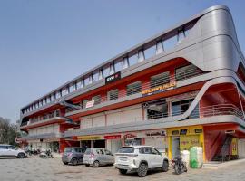 OYO HOTEL BHAVYA Palace，位于Nadiad的酒店