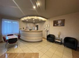 Hotel Marco Płońsk Szkolna 115，位于普翁斯克的酒店