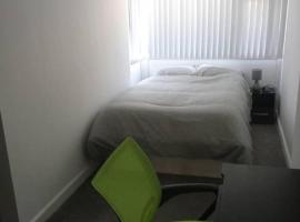 Double-bed (E2) close to Burnley city centre，位于伯恩利的酒店