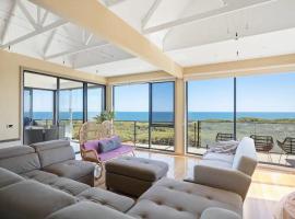 Amazing Views by Ready Set Stay，位于Surf Beach的酒店