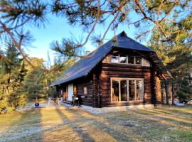 Kenama Loghouse and Archaic Sauna，位于Meremõisa的乡村别墅