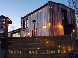 Tiny house, sauna hot tub Gesves Namur Ardennes，位于Gesves的酒店