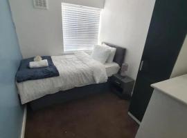 Single Bedroom 96GLA Greater Manchester，位于米德尔顿的酒店