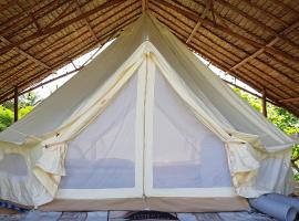 IKWAI Camping，位于Ban Hom Kret (2)的豪华帐篷