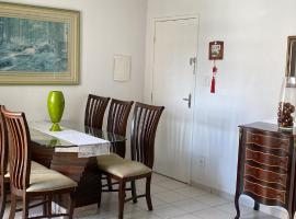 Lar puro aconchego ambiente interativo climatizado e compartilhado，位于阿拉卡茹的住宿