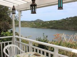 Candelabra Cottage Perched on the Wild Coast，位于辛萨的乡村别墅