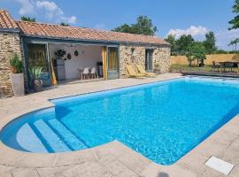 Longère avec piscine，位于Couëron的度假屋