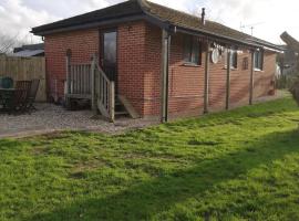 The Lodge, countryside living，位于Churchdown的酒店