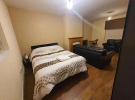 Double Bedroom TDA Greater Manchester，位于米德尔顿的住宿加早餐旅馆