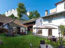 Historisches Stadthaus - Wohnen im Herzen von Weitra，位于魏特拉的酒店