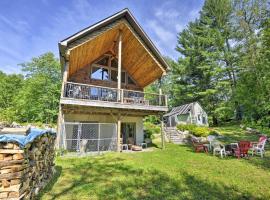 Adirondack Cabin on Private Lake Near Glenfield!，位于Glenfield的酒店