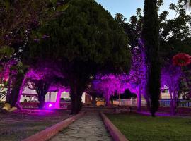 HOTEL CUATRO CAMINOS，位于Etzatlán的酒店