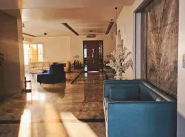 Suite with pool view