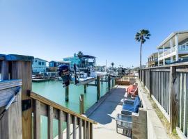 Rockport Home on Canal Dock and Aransas Bay Access!，位于罗克波特的酒店