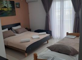 Becic Apartments，位于乌尔齐尼的带停车场的酒店