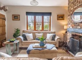 Samphire Cottage by Big Skies Cottages