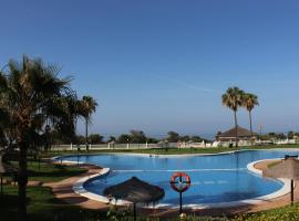Lunamar El mejor Resort en la mejor Playa，位于马贝拉的度假村