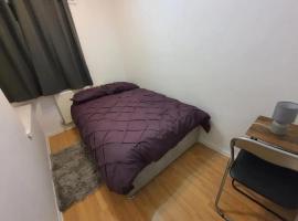 Double Bedroom WD Greater Manchester，位于米德尔顿的住宿加早餐旅馆