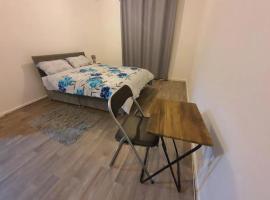 Double Bedroom WA Greater Manchester，位于米德尔顿的酒店