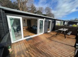 Cosy North Wales 2 BEDROOM Chalet，位于卡纳芬的酒店