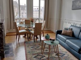 Appartement avec belle vue sur la place du Martroi，位于奥尔良Martroi Square附近的酒店