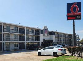 Motel 6 Houston, TX - Medical Center - NRG Stadium，位于休斯顿医学中心的酒店