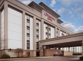 Hampton Inn Charleston-Southridge，位于查尔斯顿Riverwalk Plaza Shopping Center附近的酒店