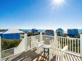 Coastal Vista - Walk to Emerald Isle Beach!，位于翡翠岛的酒店
